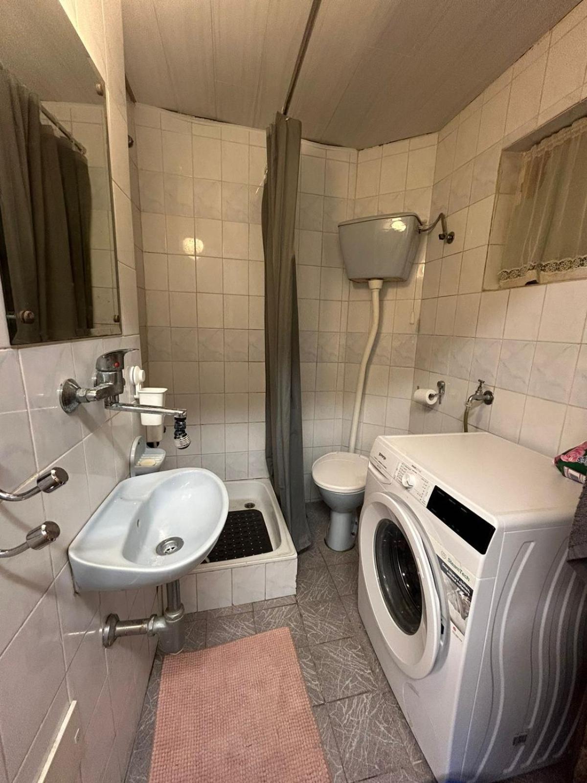 Private Apartament With Shared Bathroom 베오그라드 외부 사진